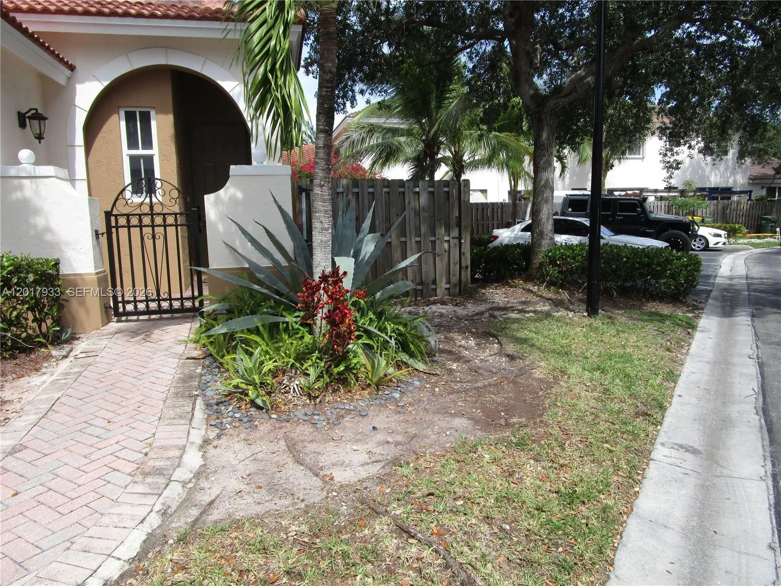 2261 NE 42nd Cir, Homestead FL 33033