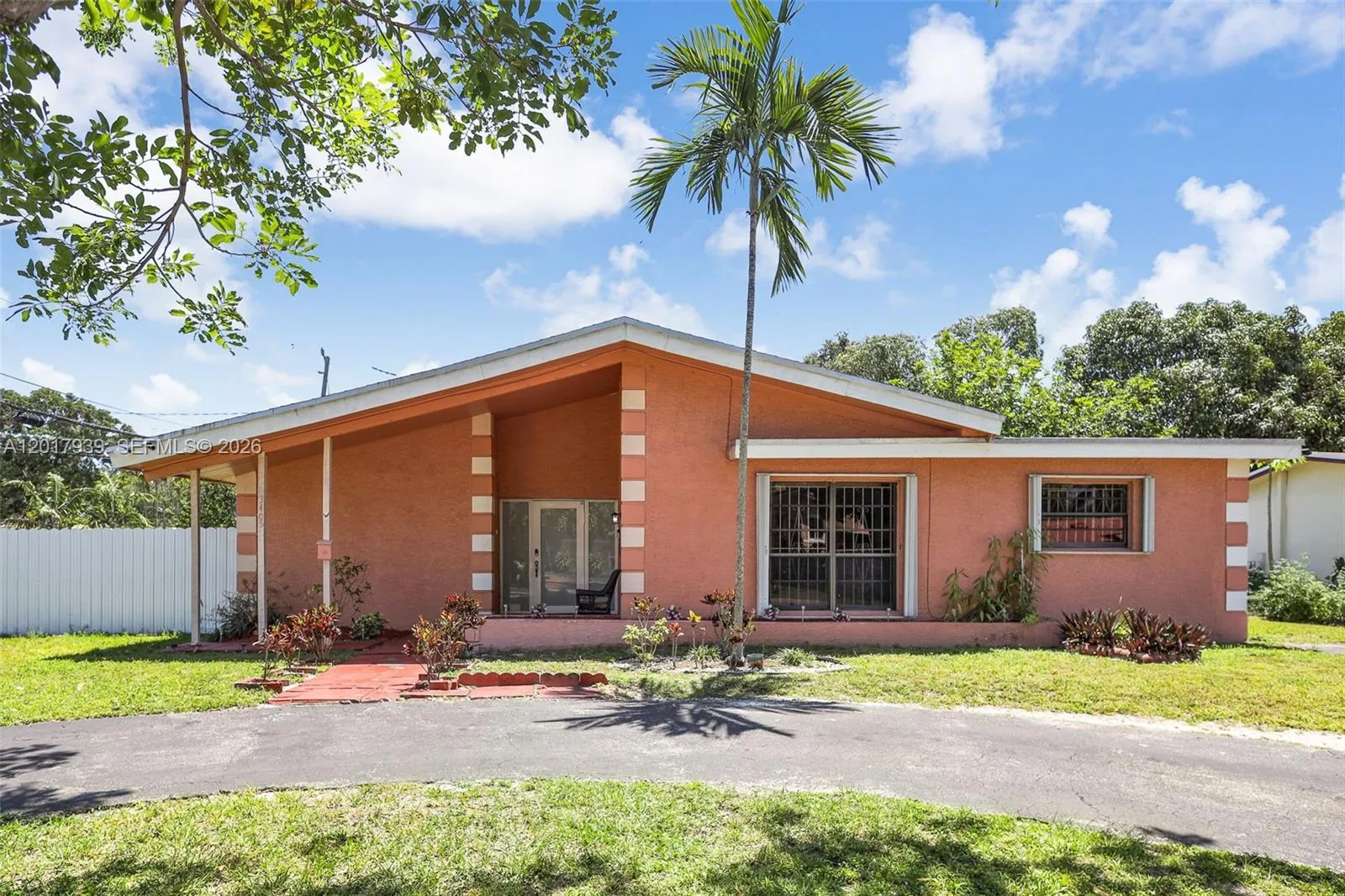 3405 E Shore Rd, Miramar FL 33023