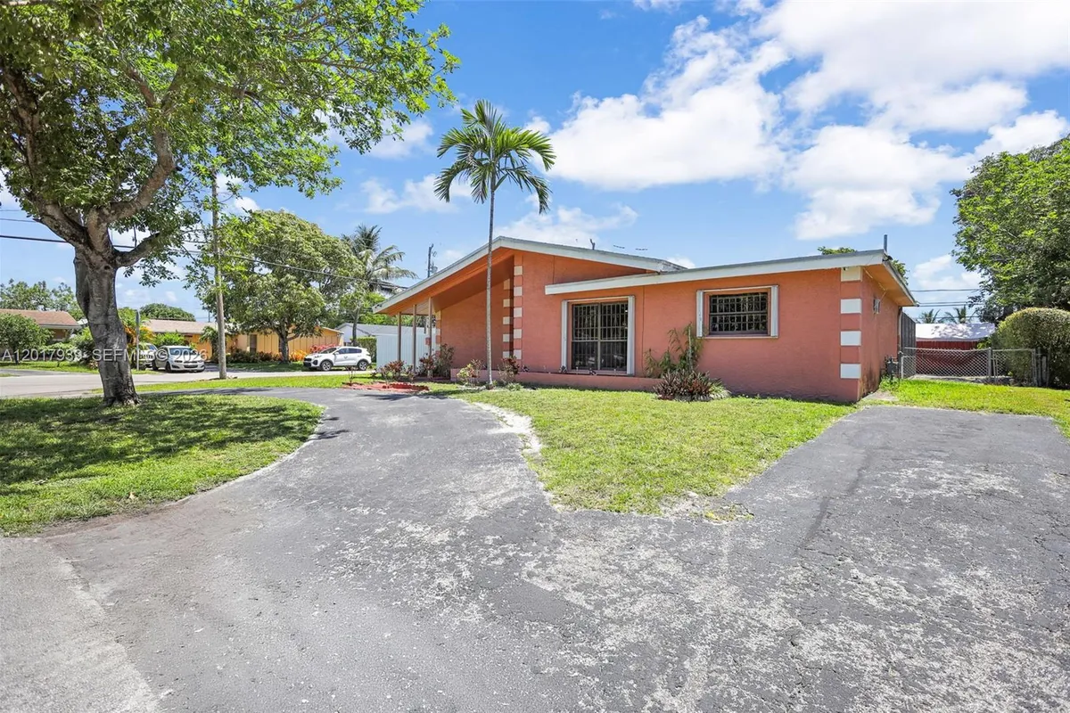 3405 E Shore Rd, Miramar FL 33023