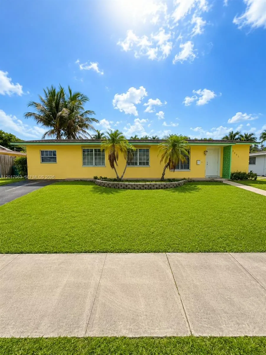 3 bedroom 2 bath for sale at 15805 SW 99th Ct, Miami FL 33157