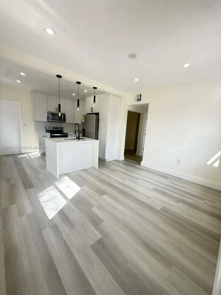 3515 NW 213th St, Miami Gardens FL 33056