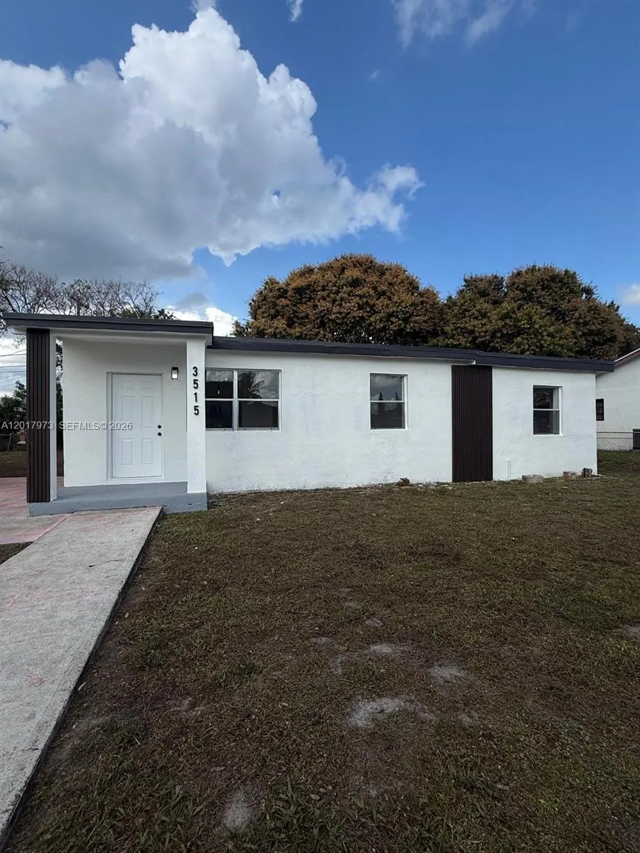 3515 NW 213th St, Miami Gardens FL 33056