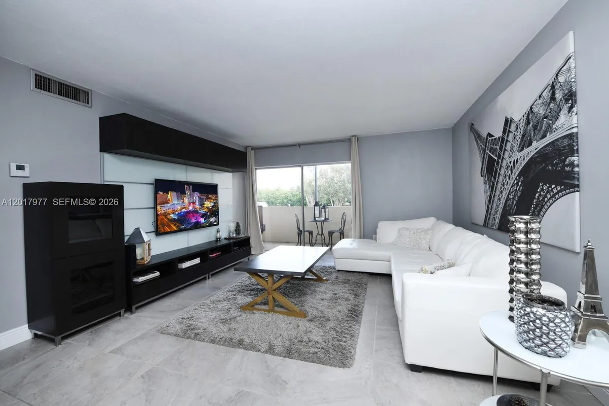 7705 SW 86th St # 212, Miami FL 33143