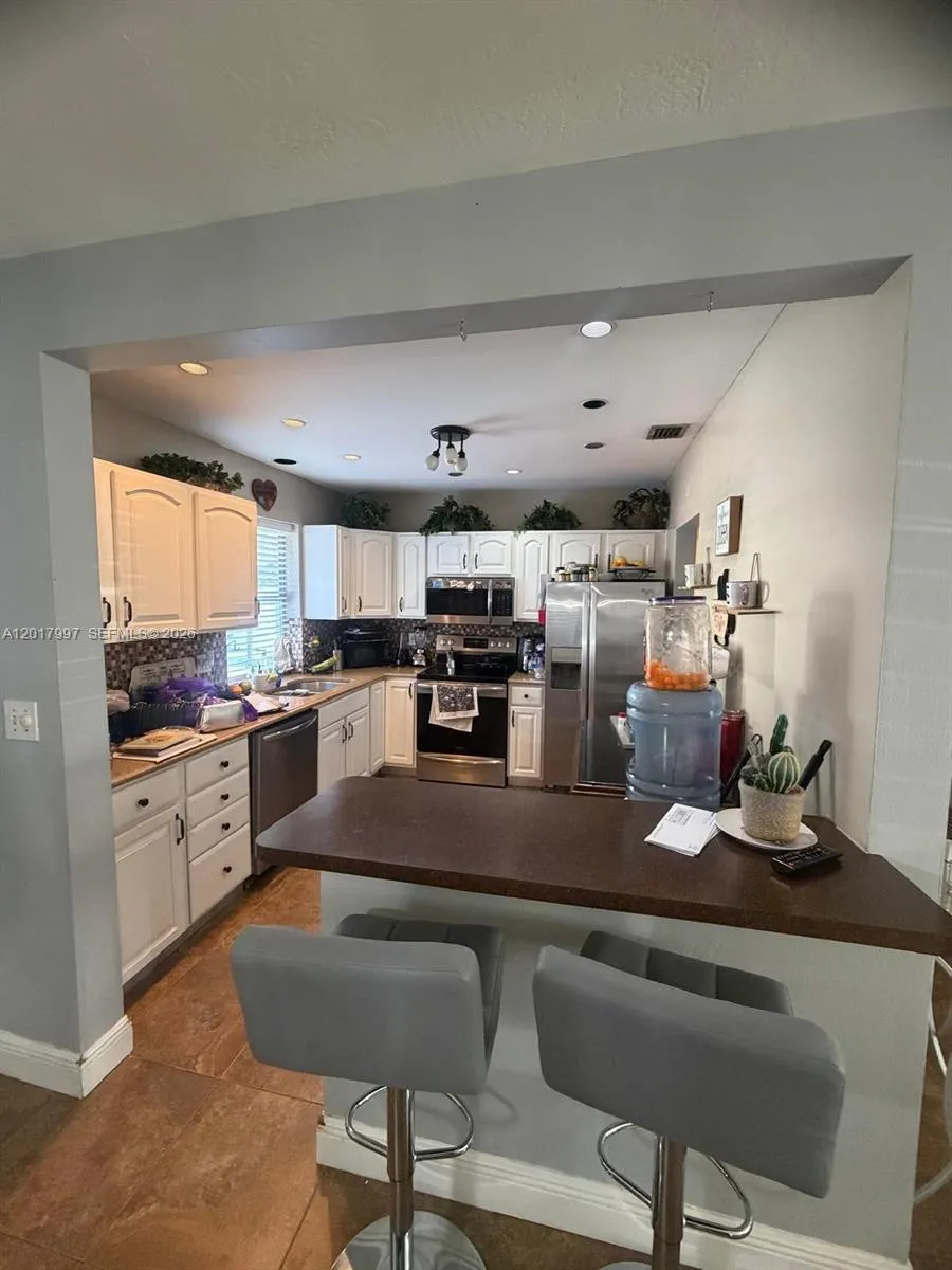 621 SW 71st Ter, Pembroke Pines FL 33023