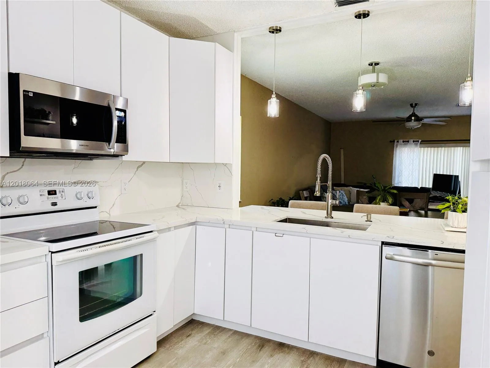 16213 Emerald Cove Rd, Weston FL 33331
