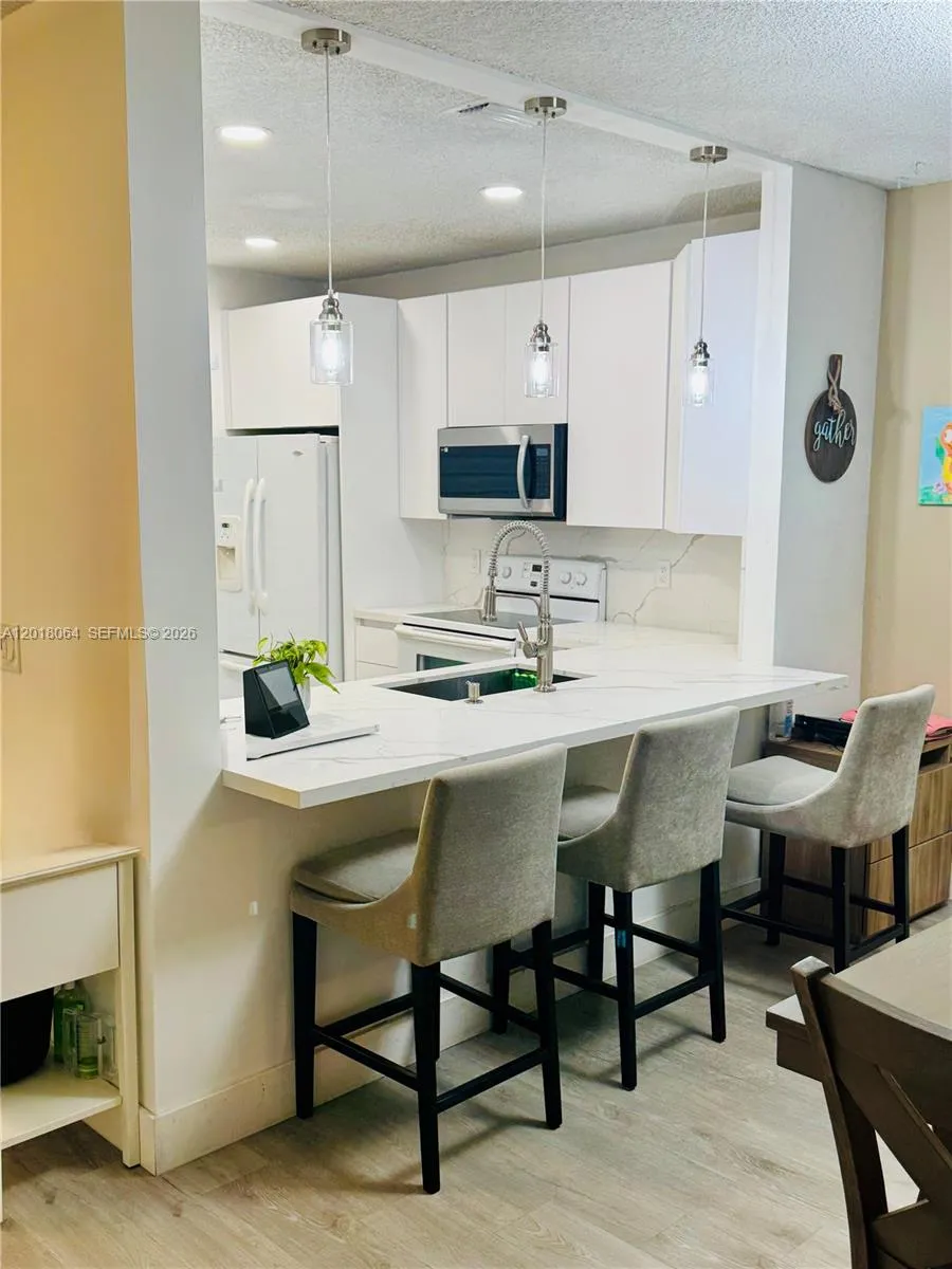 16213 Emerald Cove Rd, Weston FL 33331