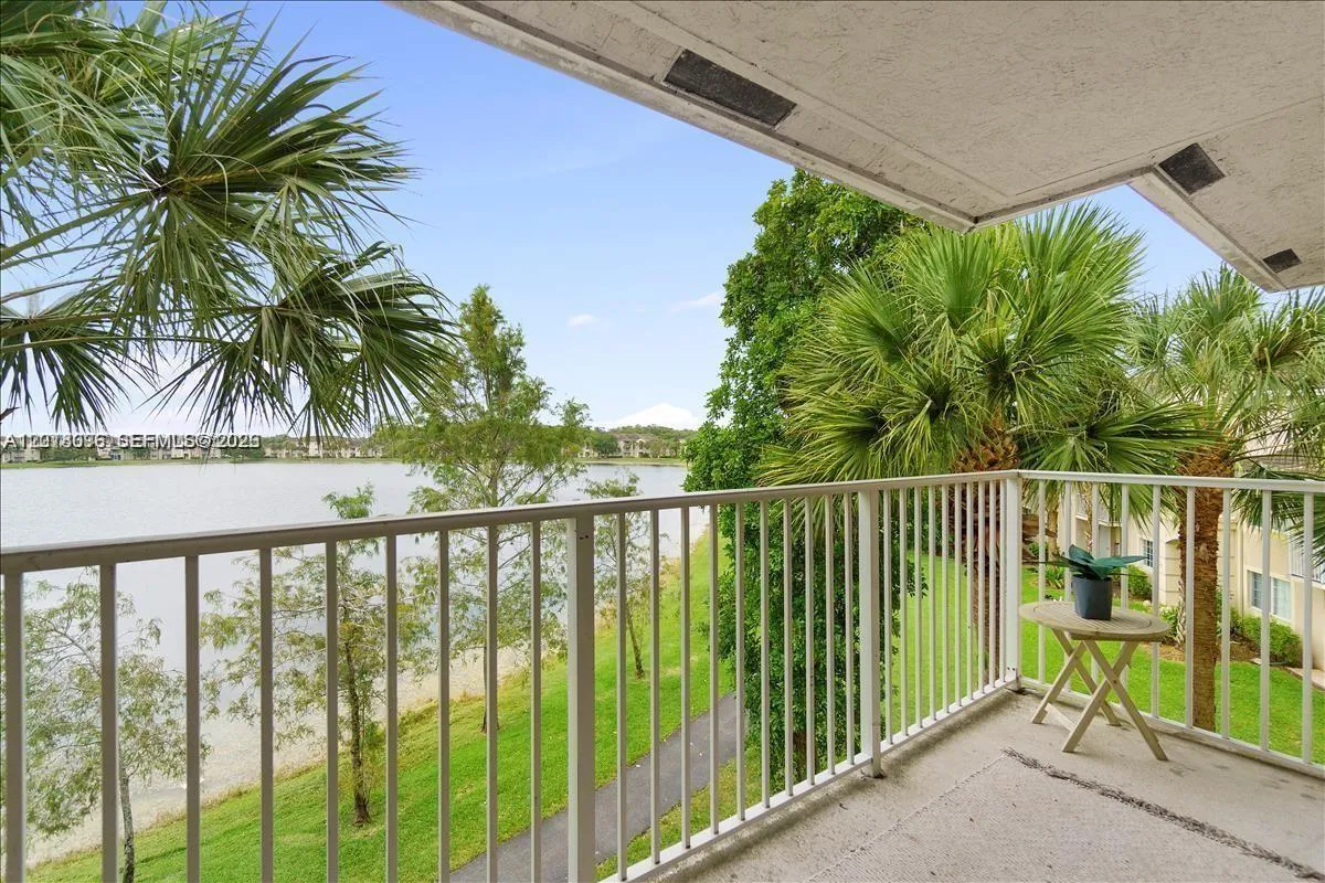 5065 Wiles Rd # 308, Coconut Creek FL 33073