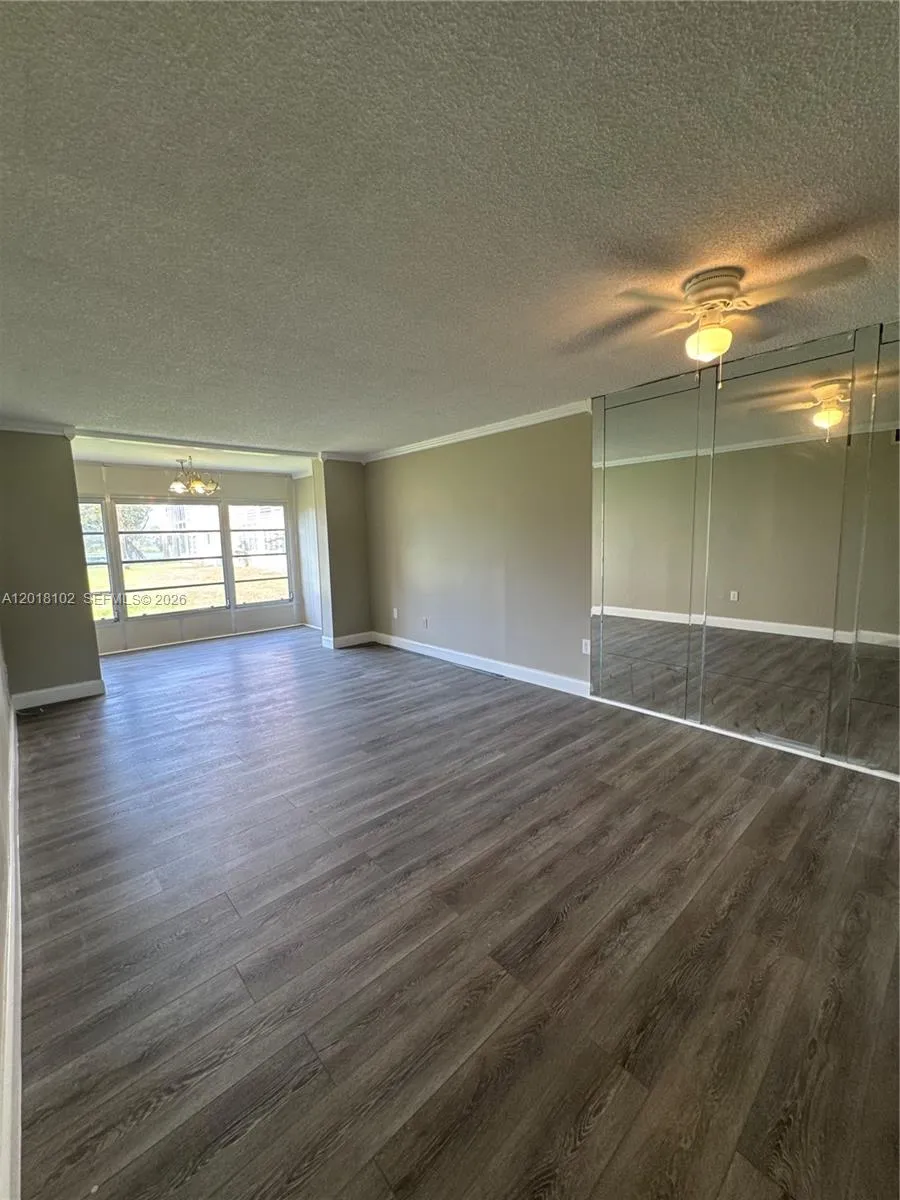 8060 N Sunrise Lakes Dr # 105, Sunrise FL 33322