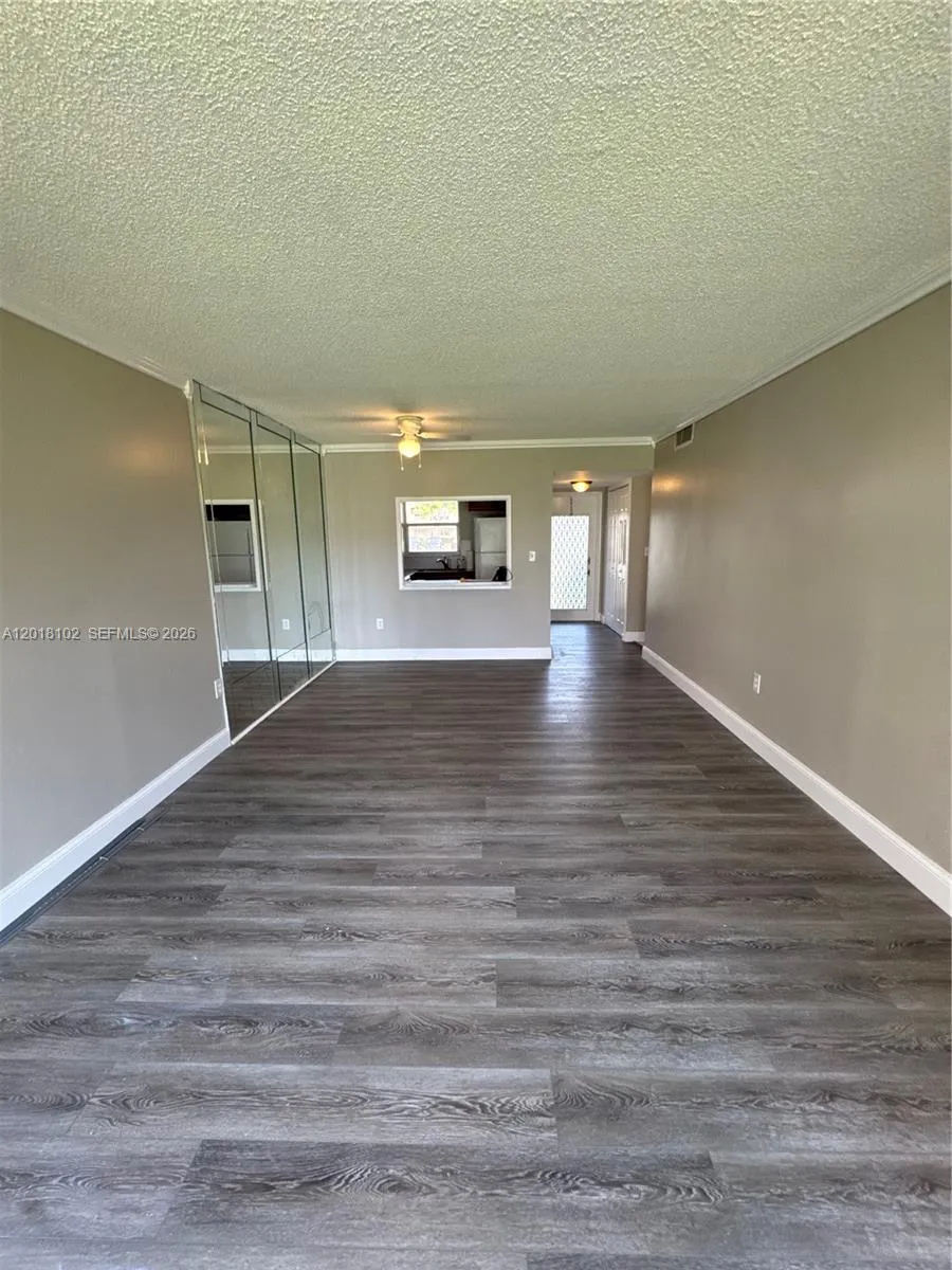 8060 N Sunrise Lakes Dr # 105, Sunrise FL 33322