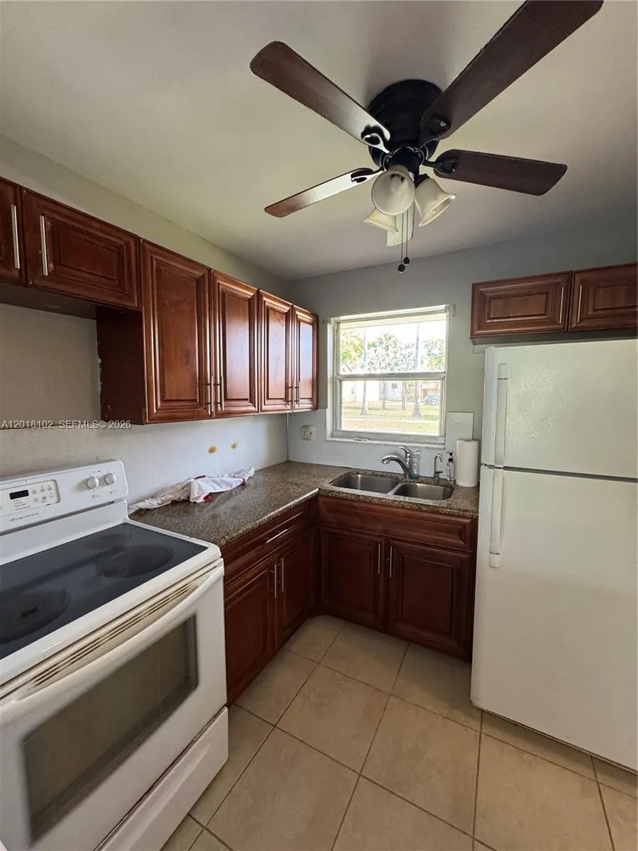 8060 N Sunrise Lakes Dr # 105, Sunrise FL 33322