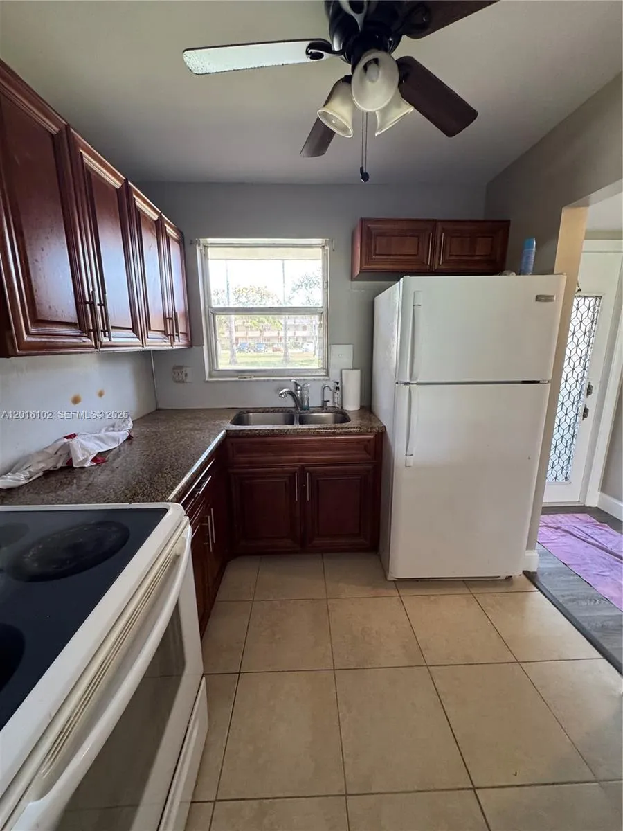 8060 N Sunrise Lakes Dr # 105, Sunrise FL 33322