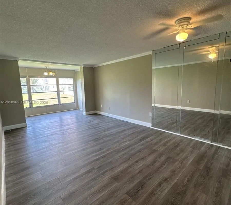 8060 N Sunrise Lakes Dr # 105, Sunrise FL 33322