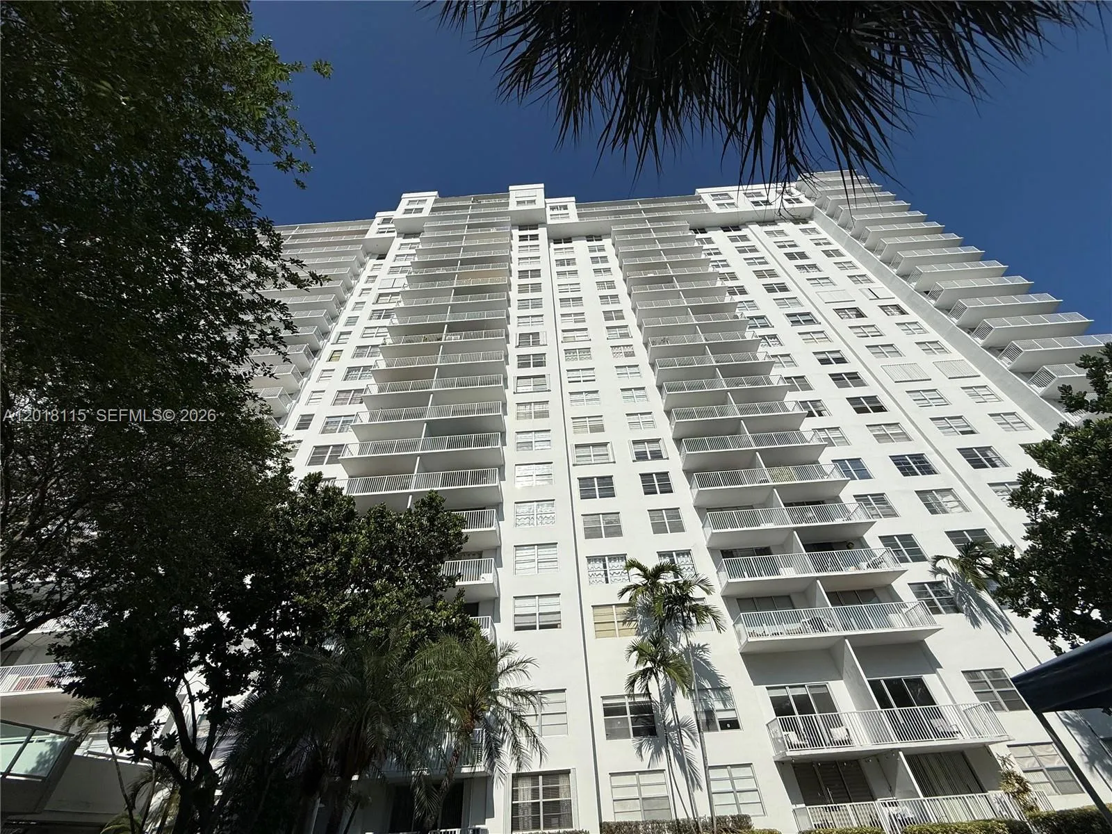 2 bedroom 2 bath for sale at 2851 NE 183rd St # 504E, Aventura FL 33160