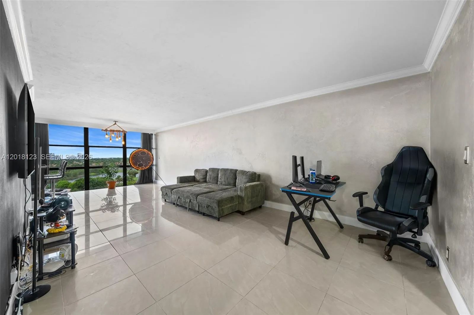 1000 Parkview Dr # 1025, Hallandale Beach FL 33009