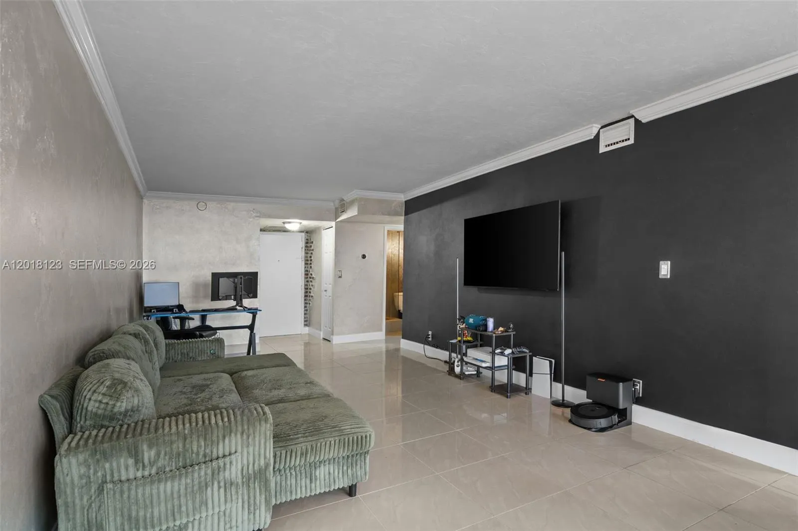 1000 Parkview Dr # 1025, Hallandale Beach FL 33009