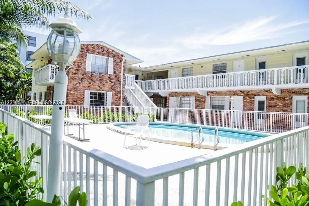 100 Sunrise Dr # 6, Key Biscayne FL 33149