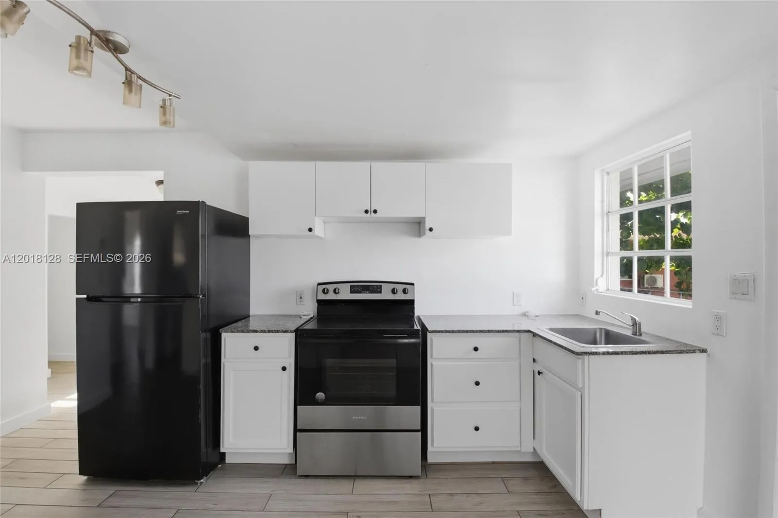 1035 NW 5th St # 4, Miami FL 33128