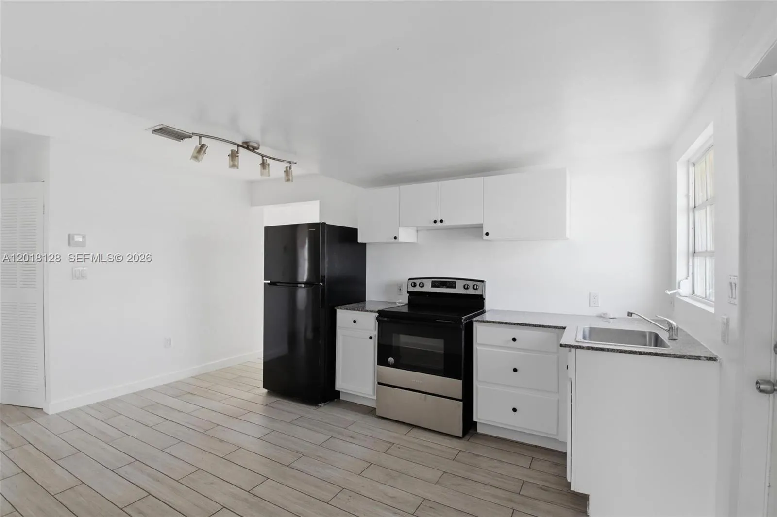 1035 NW 5th St # 4, Miami FL 33128