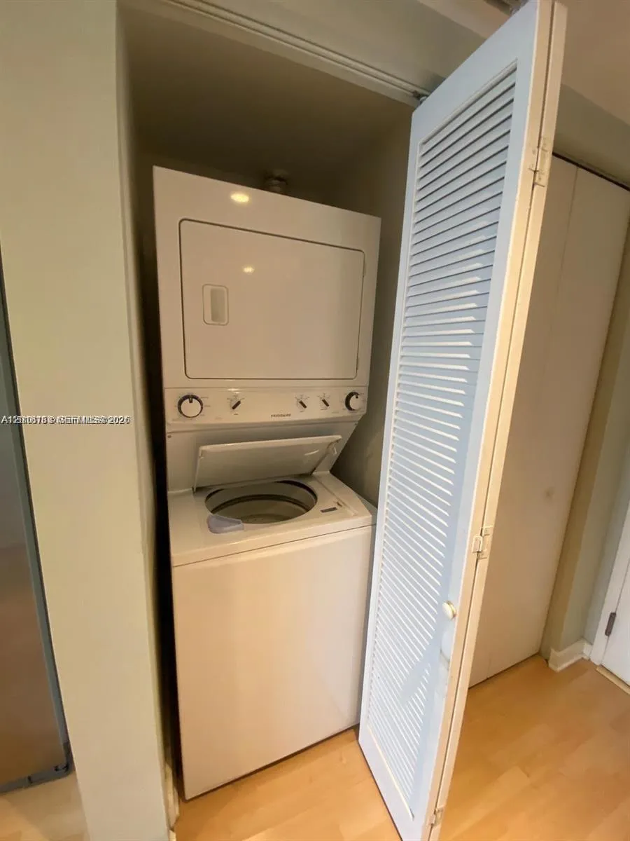 185 SW 7th St # 3306, Miami FL 33130
