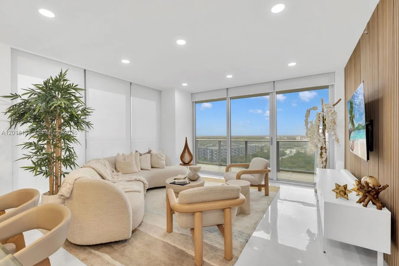 16385 Biscayne Blvd # 2101, North Miami Beach FL 33160