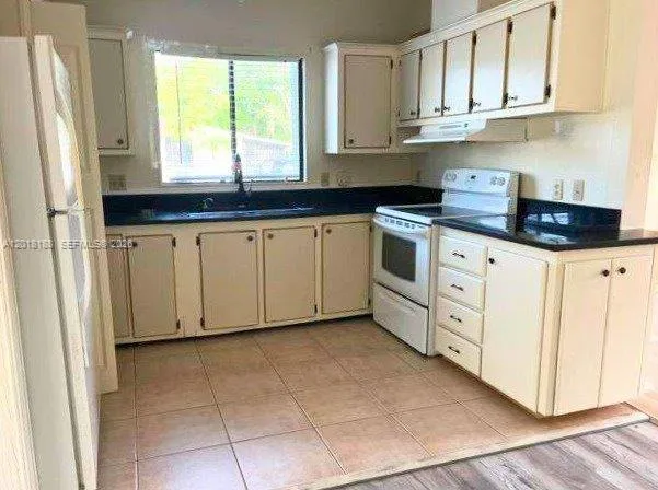 8208 W Bitterbush Ln, Port St. Lucie FL 34952