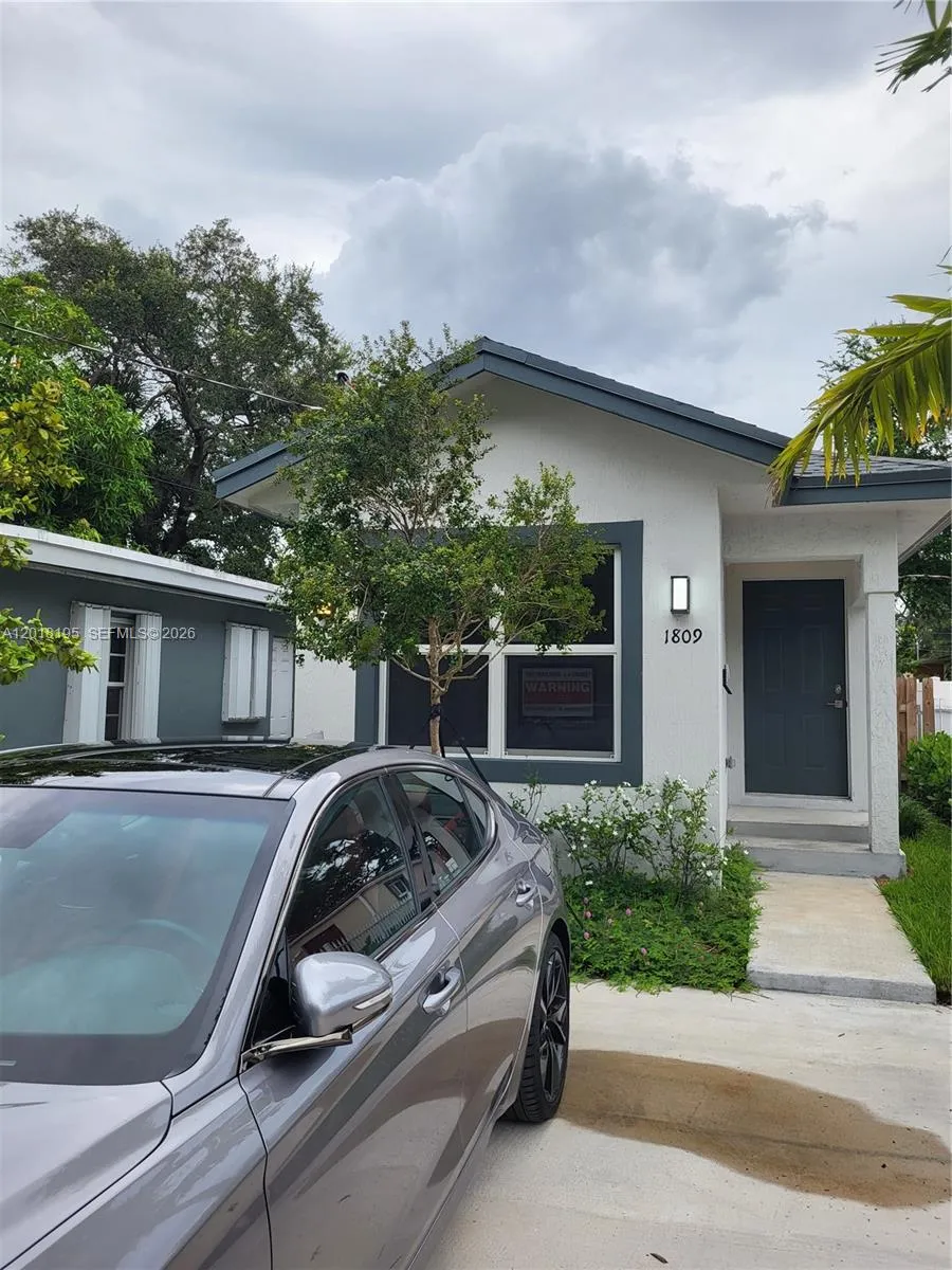 2 bedroom 1 bath for sale at 1809 NW 8th Pl, Fort Lauderdale FL 33311