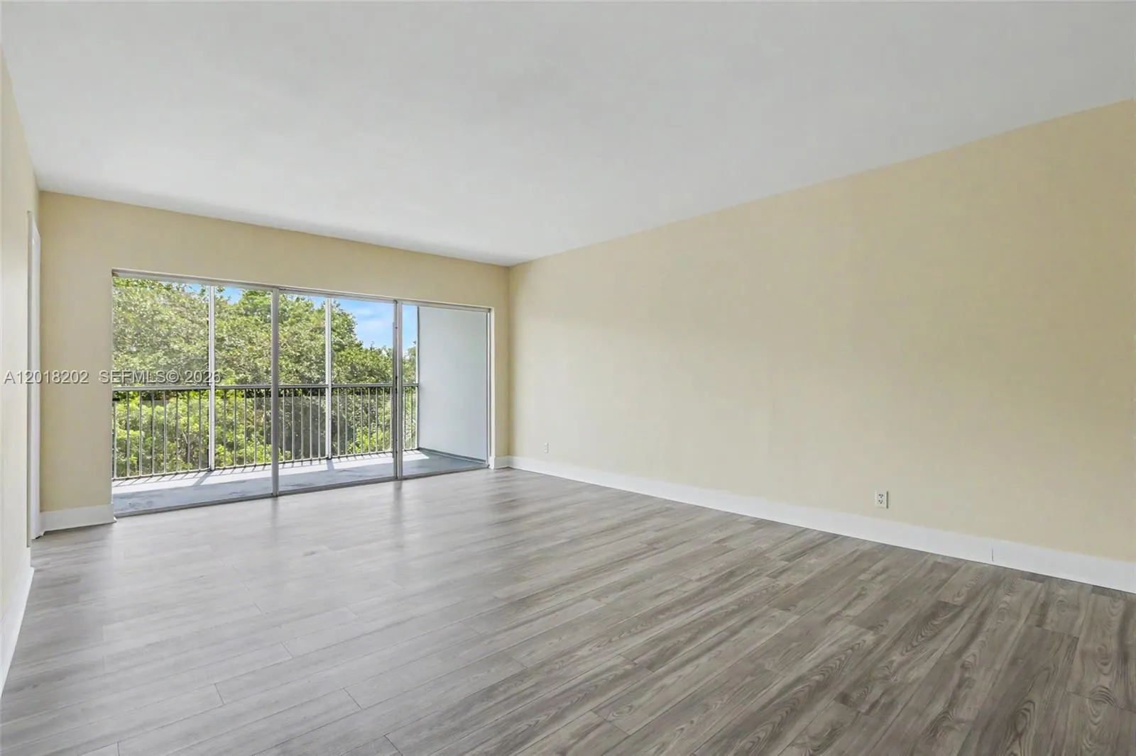 3250 N Palm Aire Dr # 406, Pompano Beach FL 33069