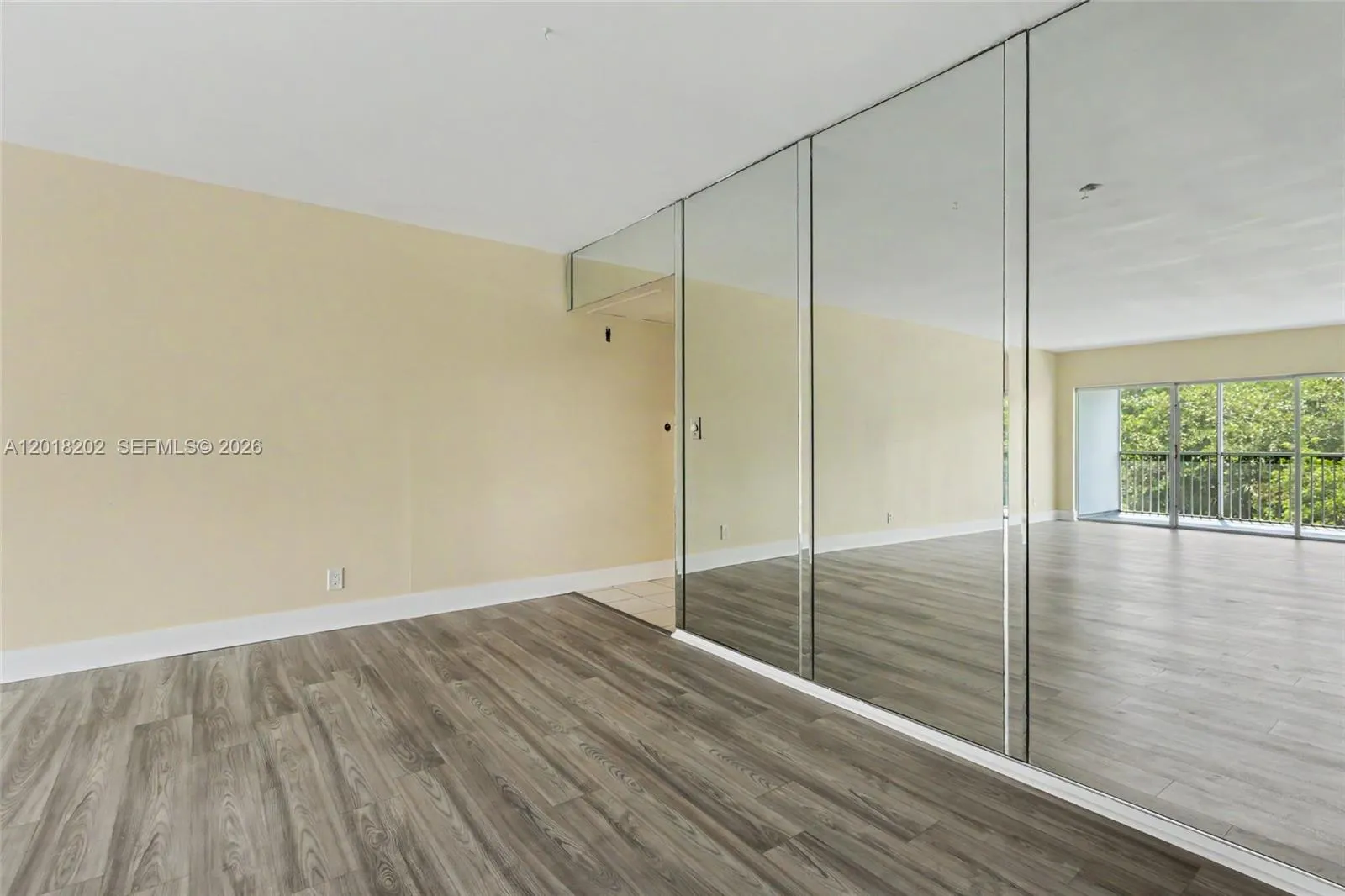3250 N Palm Aire Dr # 406, Pompano Beach FL 33069