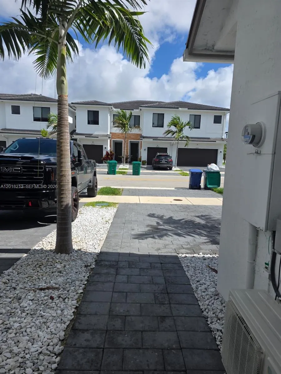 10906 SW 232nd Ter, Homestead FL 33032