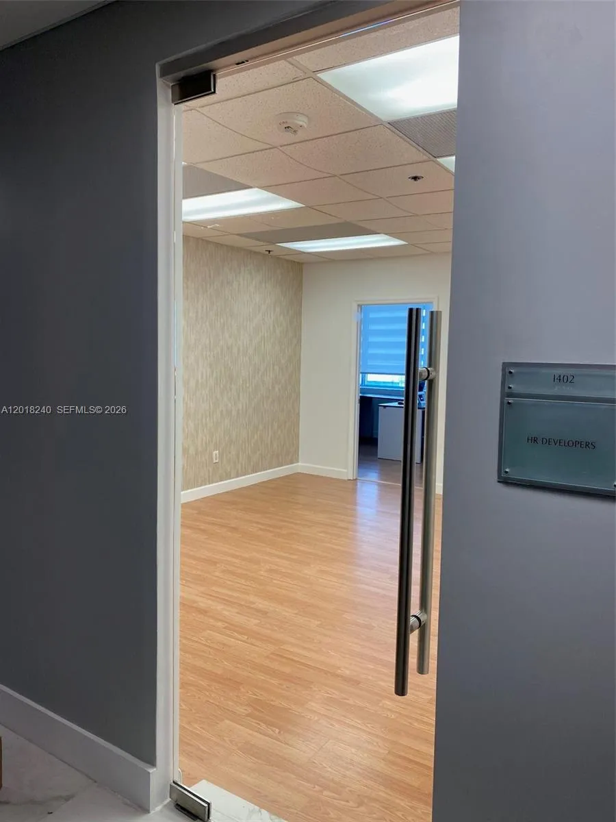 150 SE 2nd Ave # 1402, Miami FL 33131