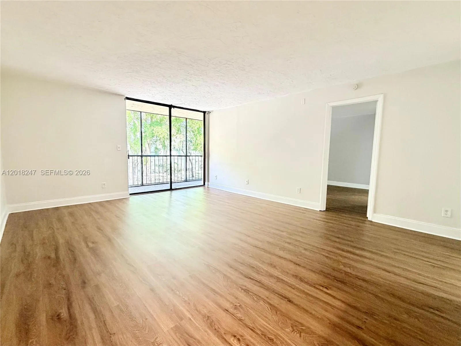 1 bedroom 1 bath for sale at 450 Commodore Dr # 214, Plantation FL 33325