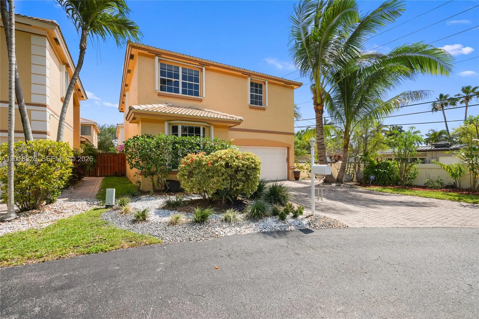 1282 Grant Ct, Hollywood FL 33019