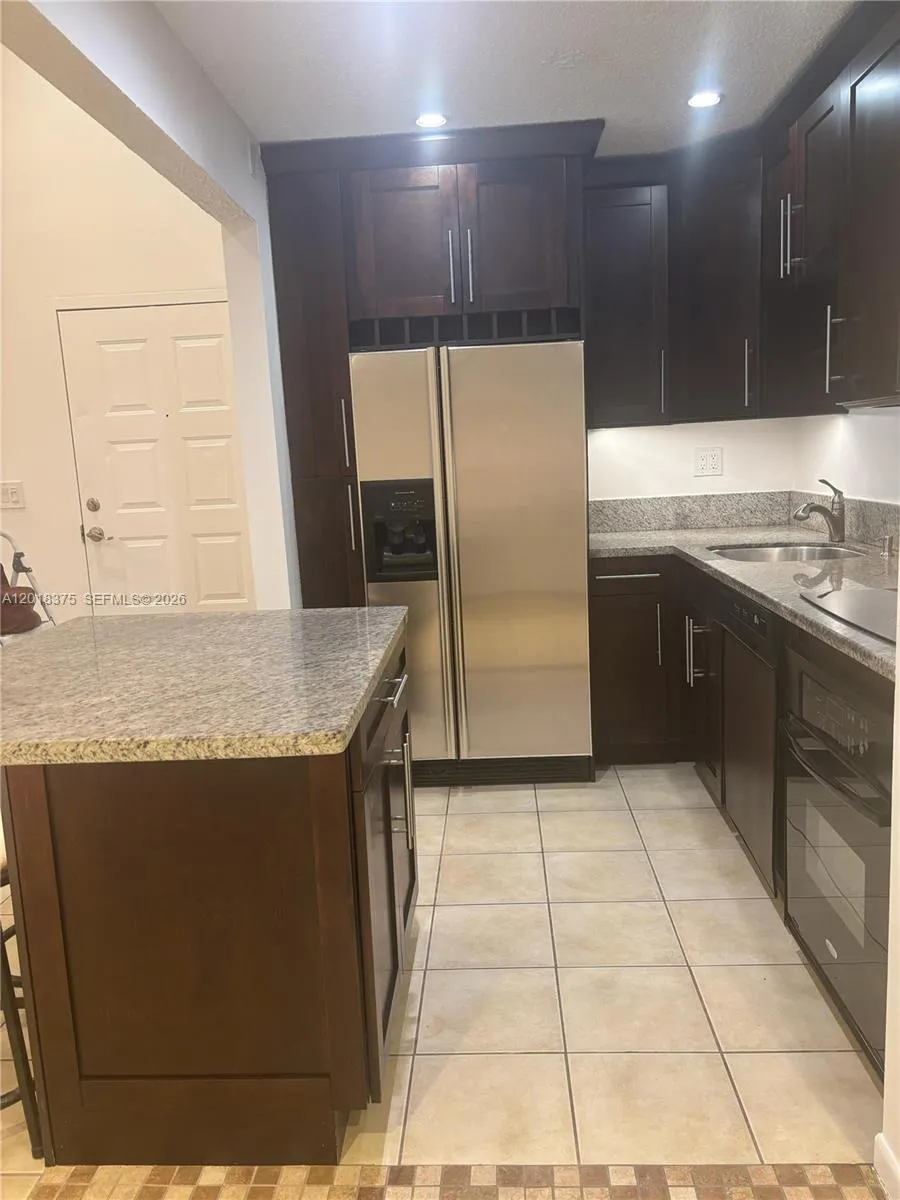 7160 NW 179th St # 302, Hialeah FL 33015
