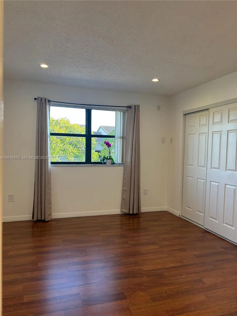 7160 NW 179th St # 302, Hialeah FL 33015
