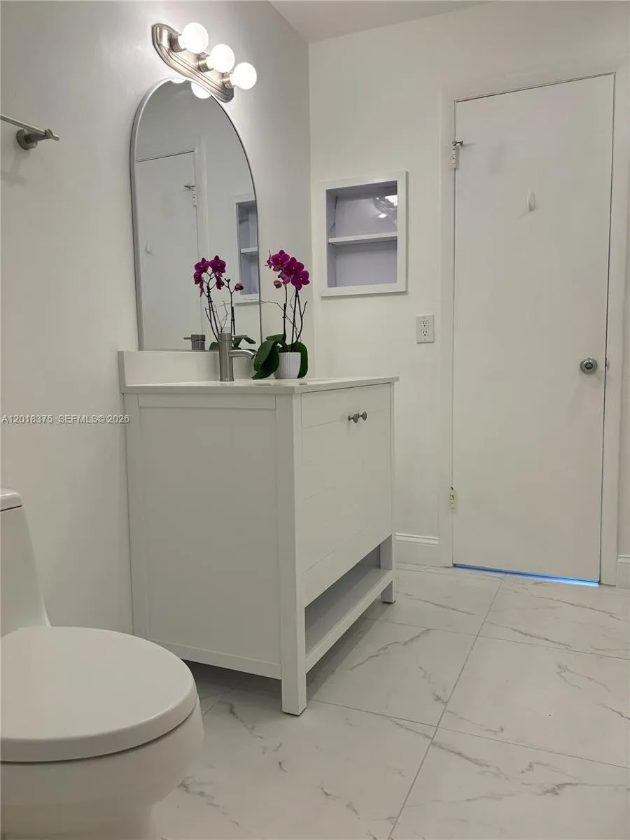 7160 NW 179th St # 302, Hialeah FL 33015