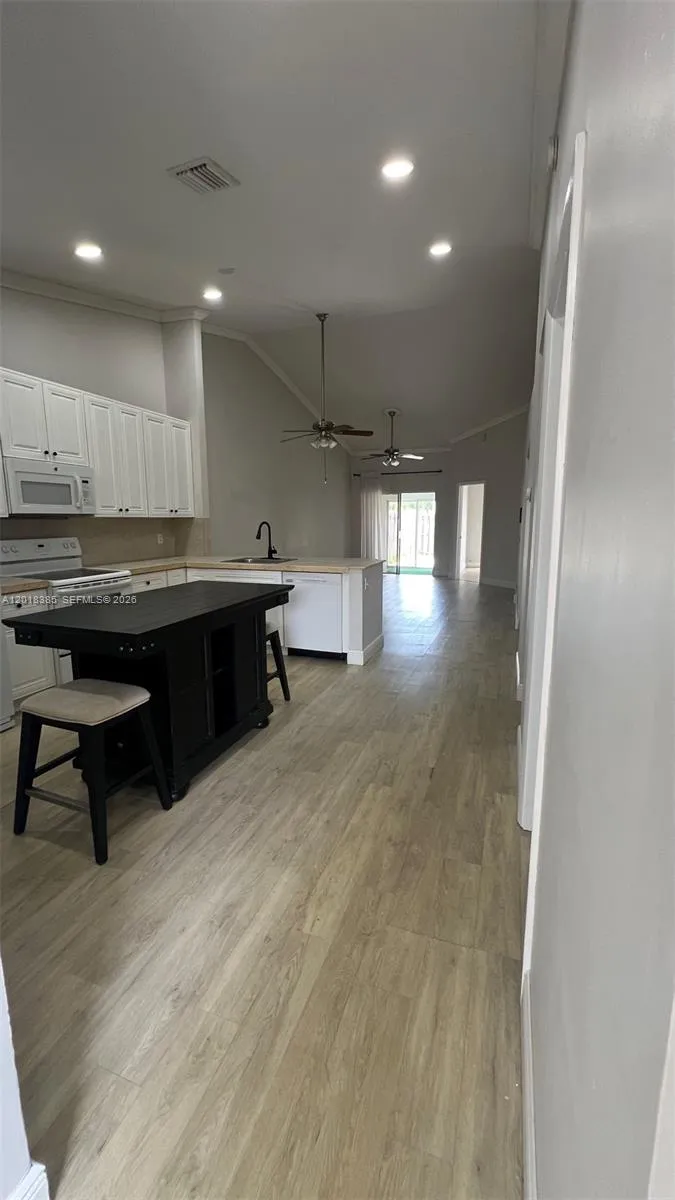 11065 NW 38th Pl, Sunrise FL 33351