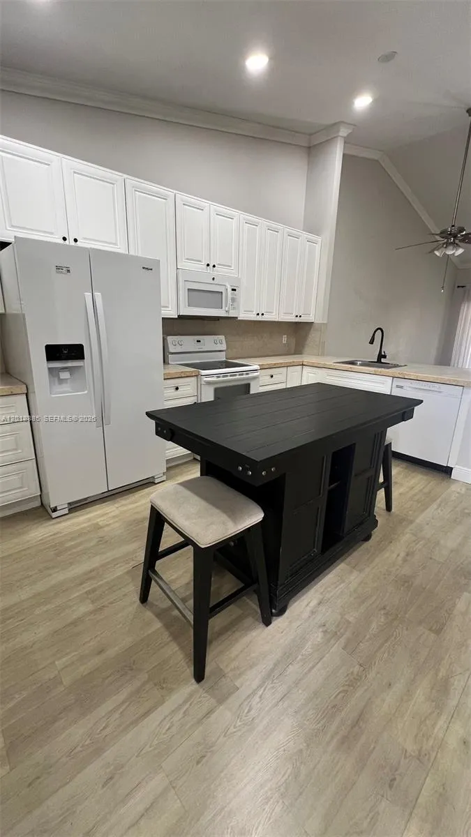 11065 NW 38th Pl, Sunrise FL 33351