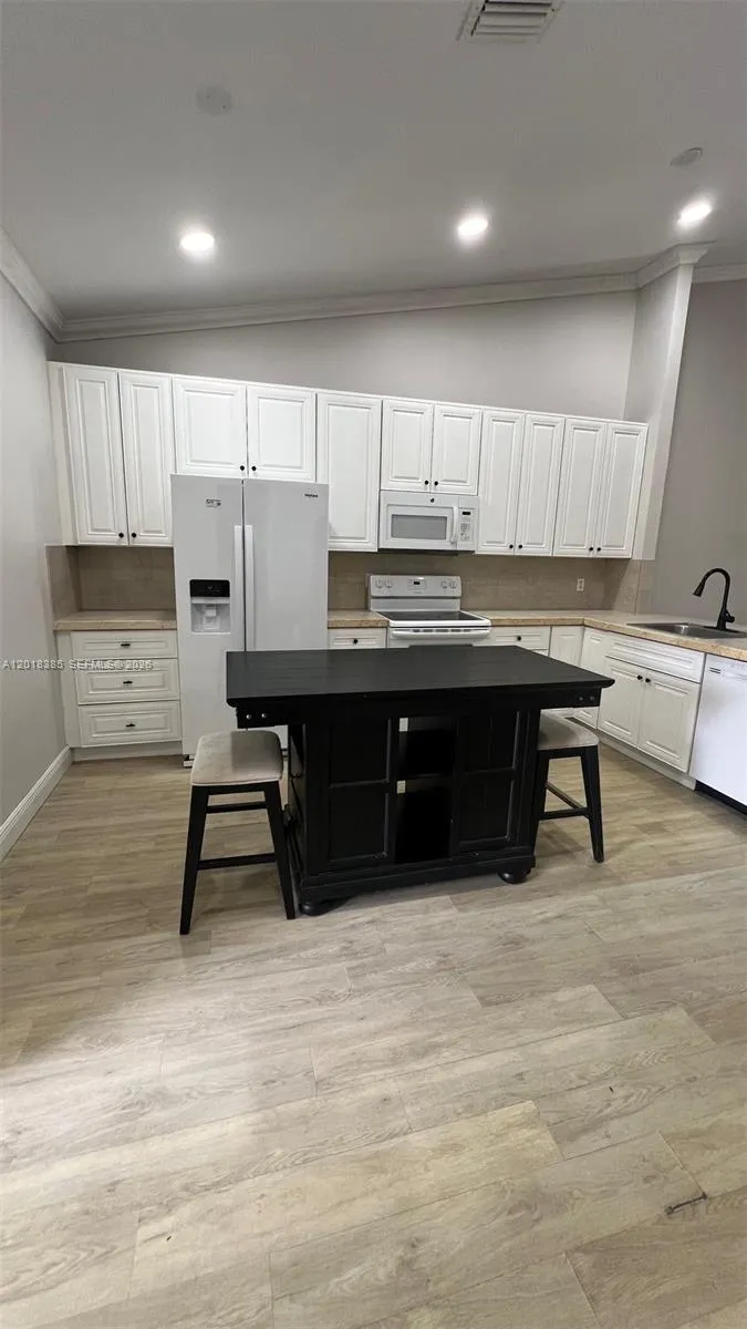 11065 NW 38th Pl, Sunrise FL 33351
