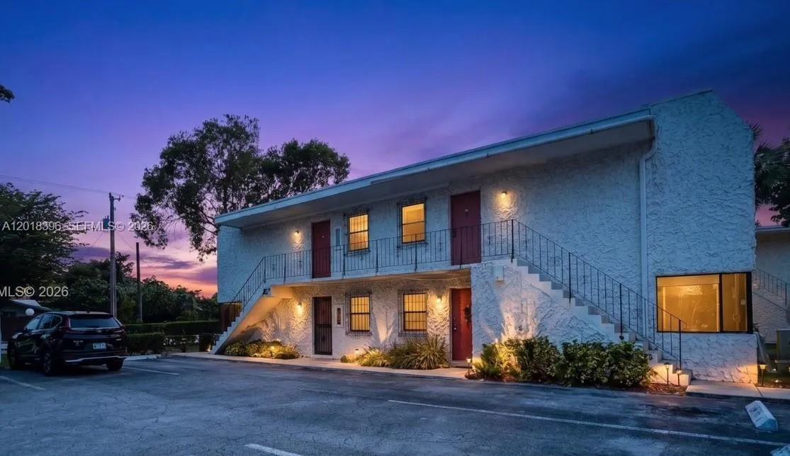 1 bedroom 1 bath for sale at 8701 SW 141st St # B4, Palmetto Bay FL 33176