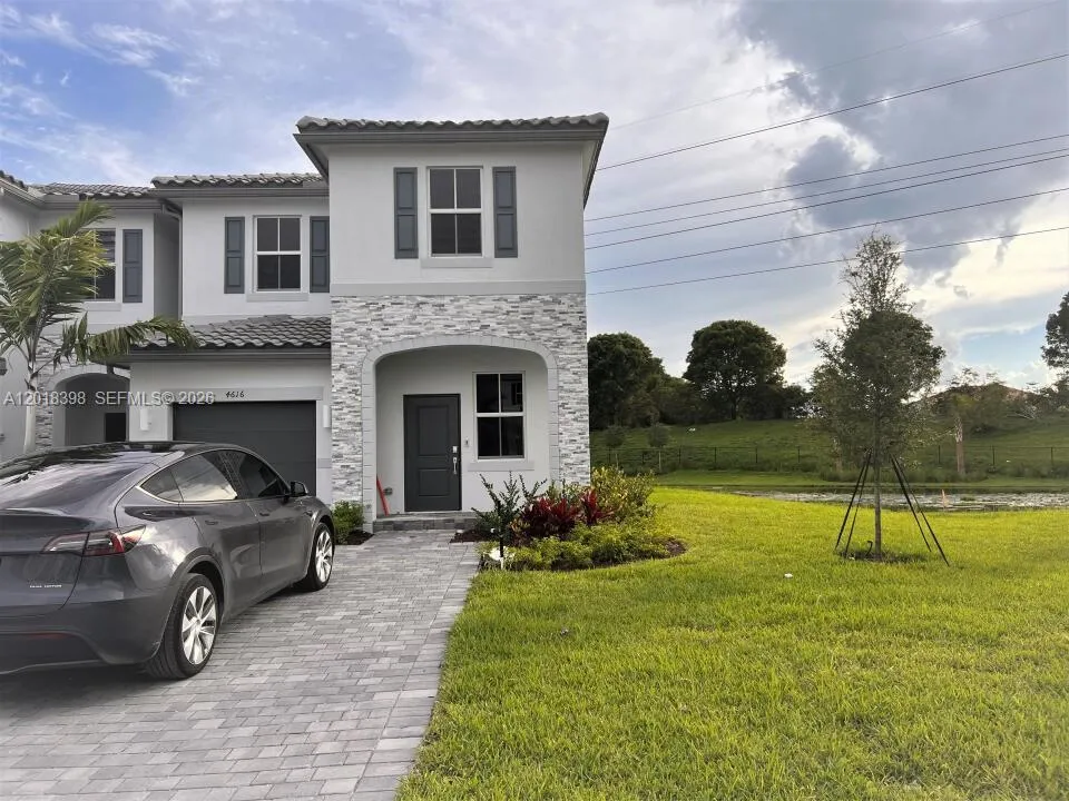 3 bedroom 3 bath for sale at 4616 NW 120th Way, Coral Springs FL 33076