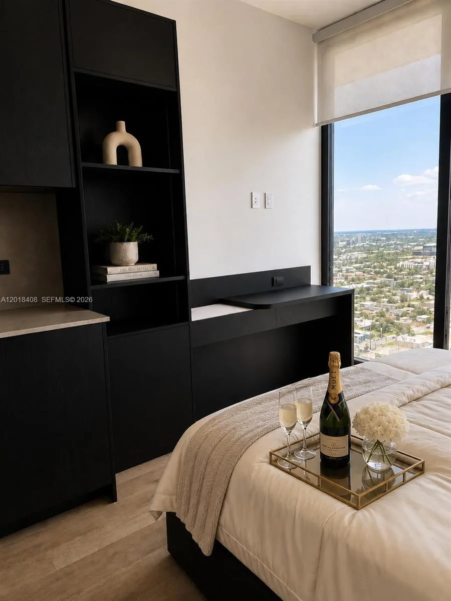 20 NE 11th # 4203A, Miami FL 33132