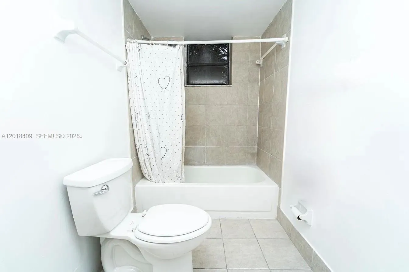 576 NW 114th Ave # 203, Sweetwater FL 33172