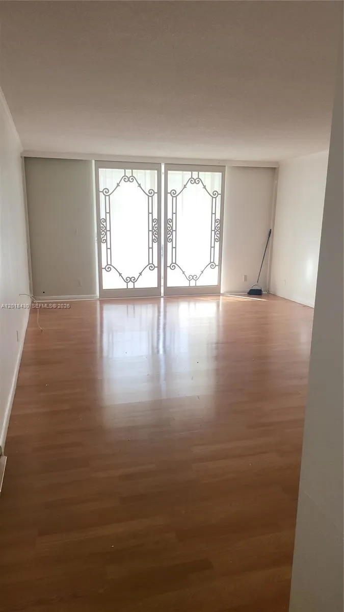 1001 NE 14th Ave # 201, Hallandale Beach FL 33009