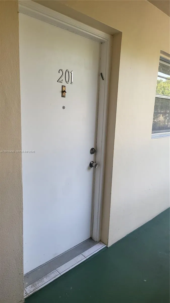 1001 NE 14th Ave # 201, Hallandale Beach FL 33009