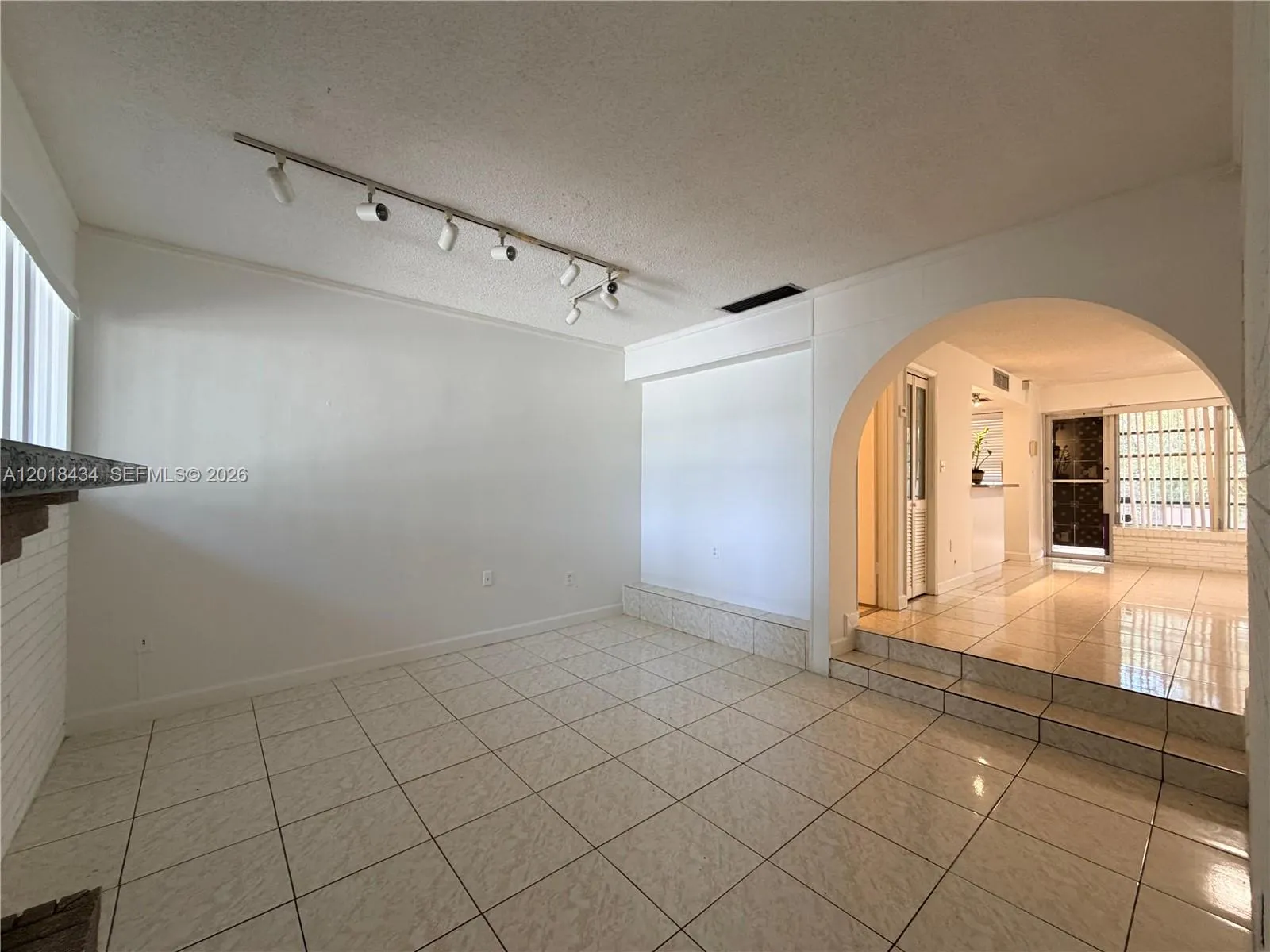 9155 Fontainebleau Blvd # 6, Miami FL 33172