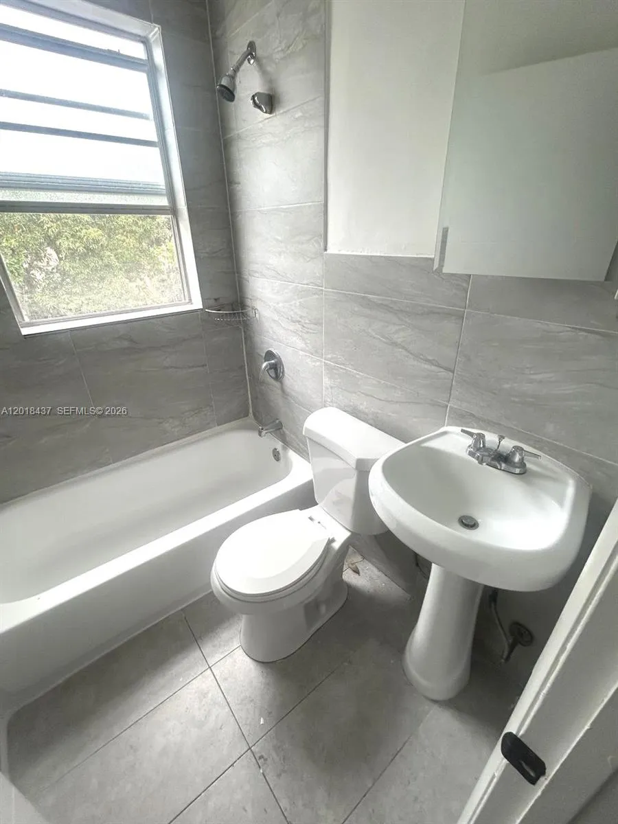 967 SW 5th St # 20, Miami FL 33130