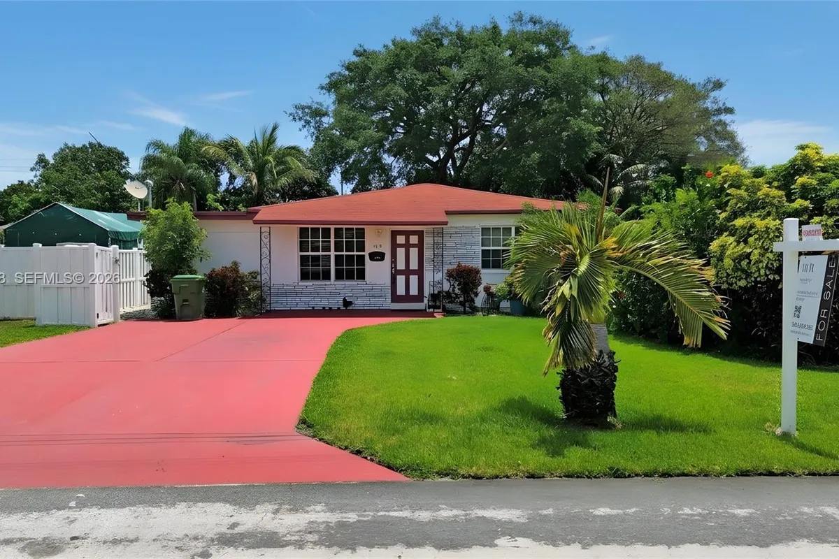 125 SW 3rd Ave, Hallandale Beach FL 33009