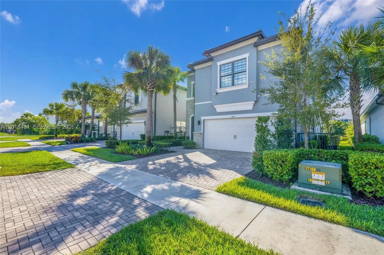 2454 Primrose Pl, Oakland Park FL 33309