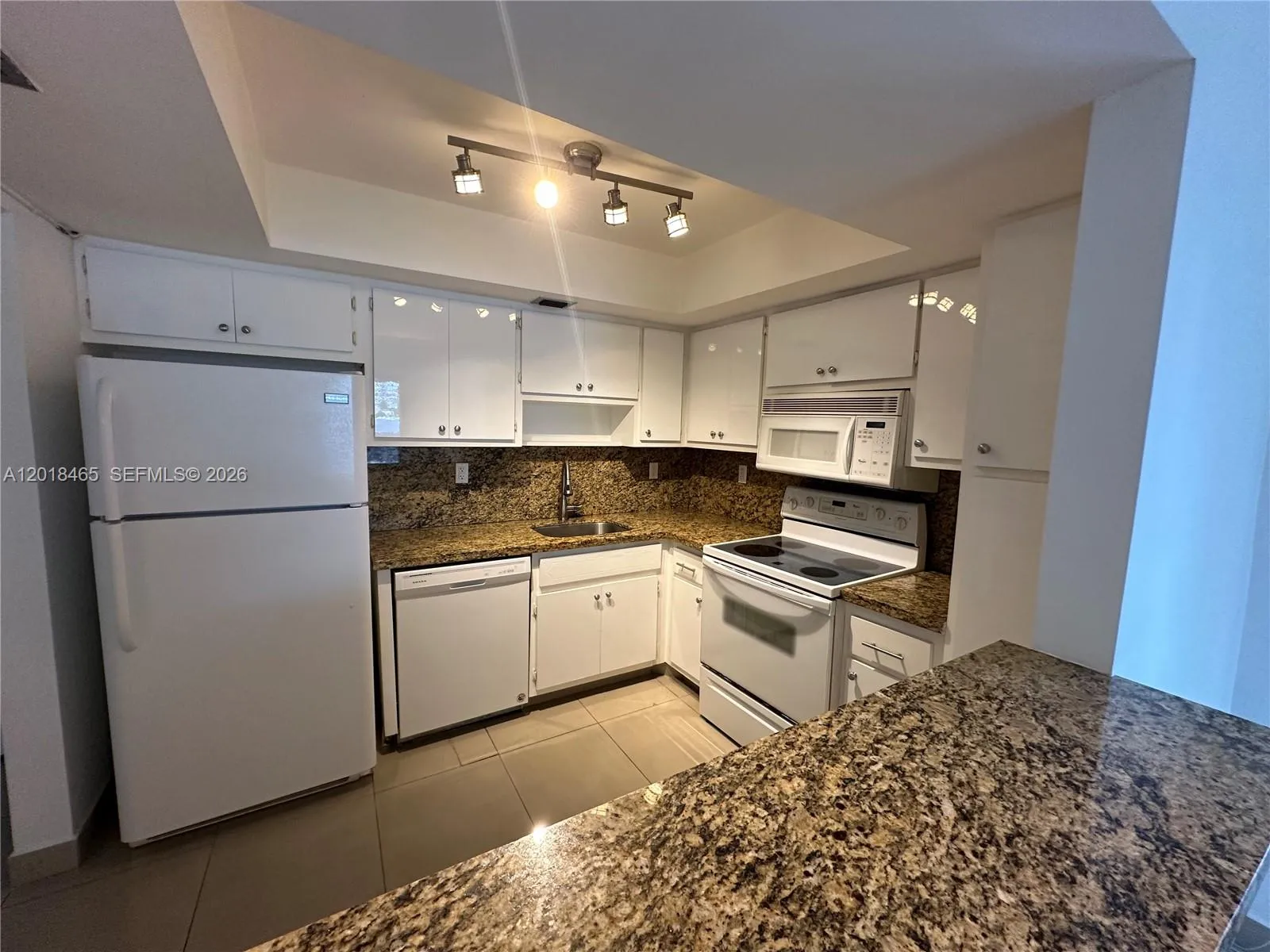 1 bedroom 1 bath for sale at 7118 Bonita Dr # 305, Miami Beach FL 33141