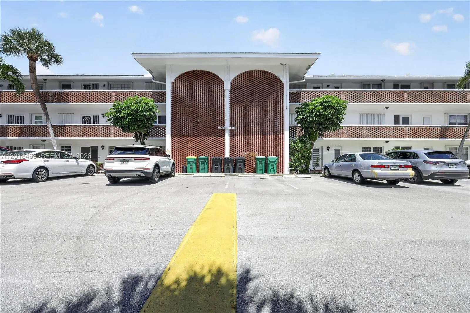 1 bedroom 1 bath for sale at 2050 NE 39th St # W112, Lighthouse Point FL 33064
